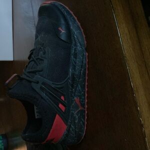 Kids Puma sneakers worn a couple times no holes or rips. Size 3c